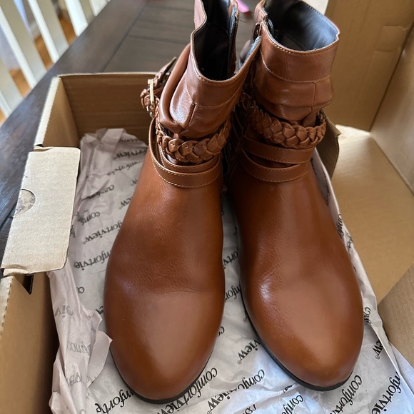NWT Comfortview Womens 7W Mickey Bootie Short Ankle Boot Winter Shoes Cognac - Picture 6 of 10